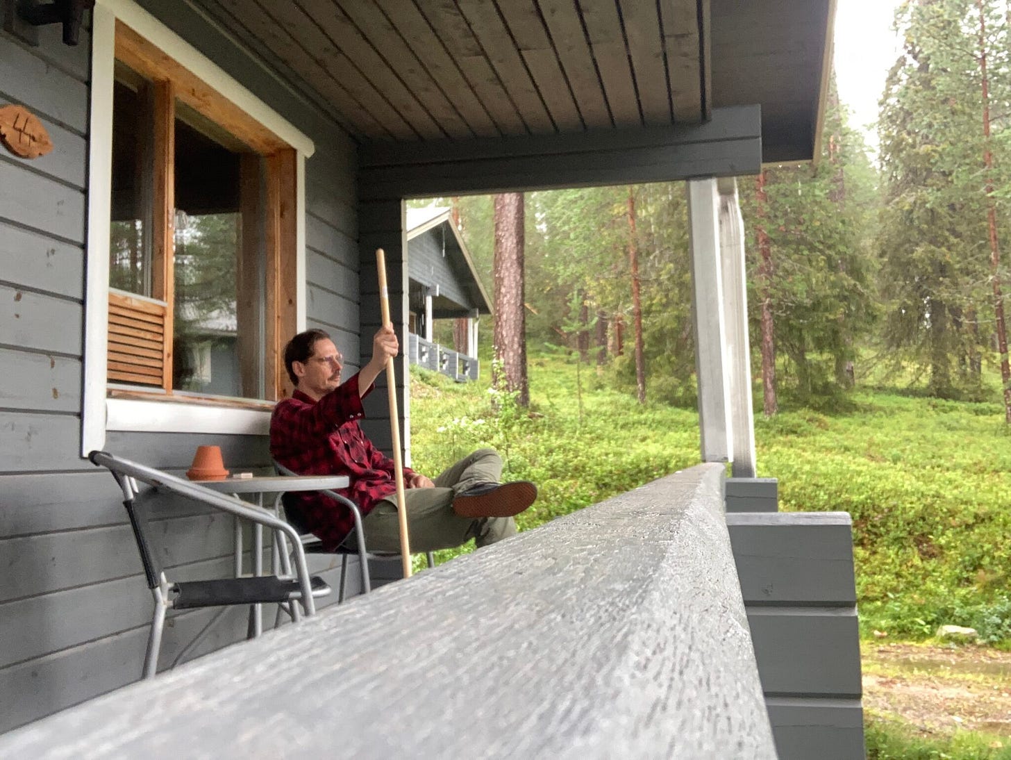 Jochen vor einer Kota  in Lappland 