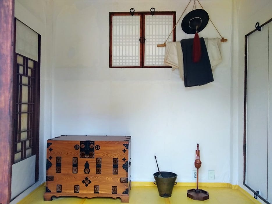 A room with a chest and a bucket
AI-generated content may be incorrect. A room with a chest and a bucket
AI-generated content may be incorrect.