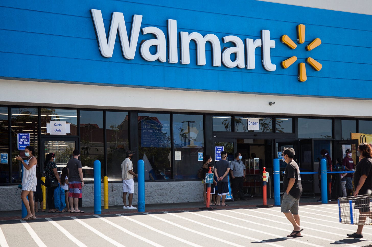 Walmart Defies Gloom Over Inflation With Sales and Profit Upgrade - The New  York Times