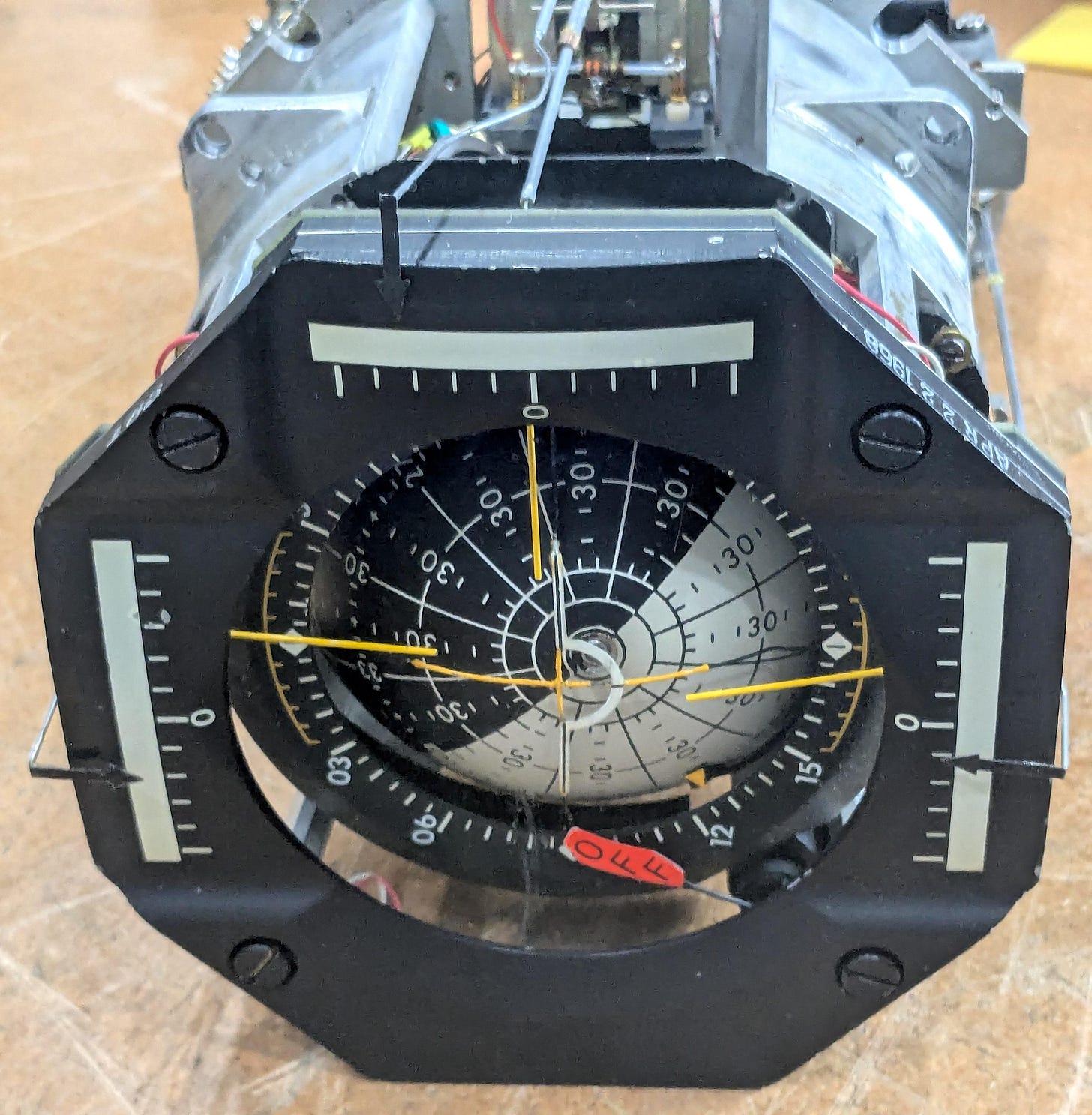 Apollo 8-Ball FDAI 仪表内部图