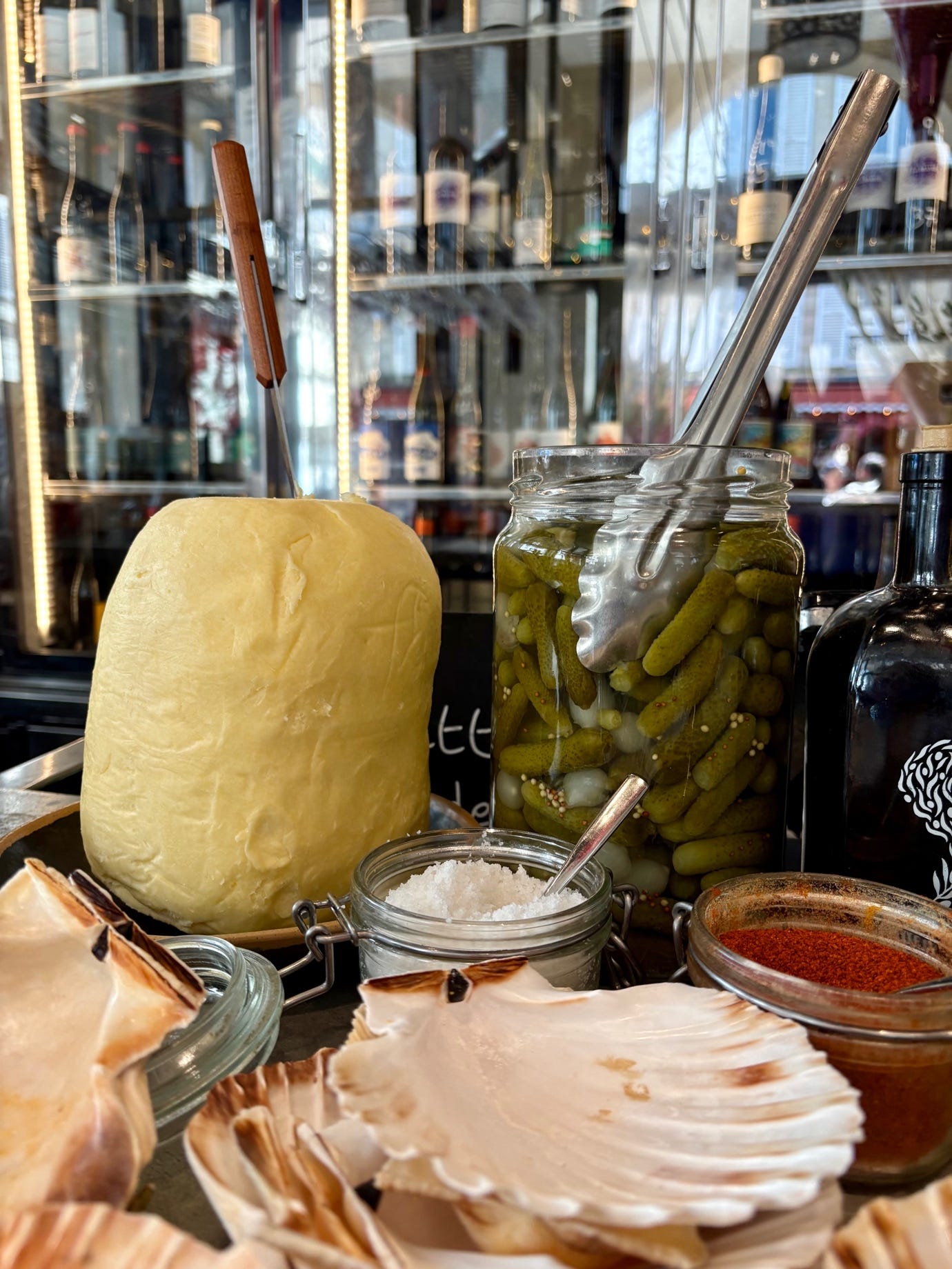 A jar of pickles and a large piece of bread

AI-generated content may be incorrect.