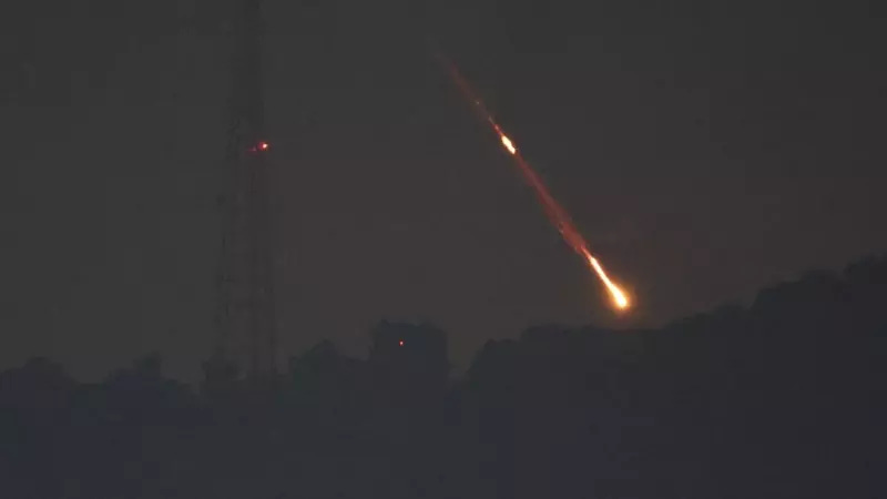 Israel dice que Irán "pagará el precio" de su ataque con drones y misiles |  Público