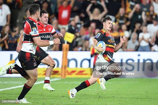 Leroy Carter of the Chiefs warms up during the round three Super... News  Photo - Getty Images