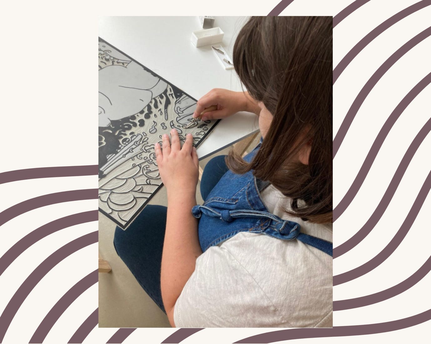 A person drawing a picture

AI-generated content may be incorrect.