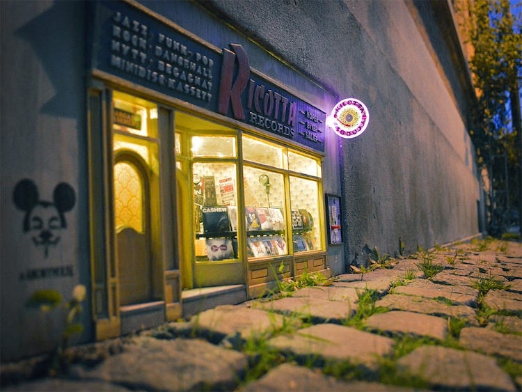 Miniature Street Art by AnonyMouse