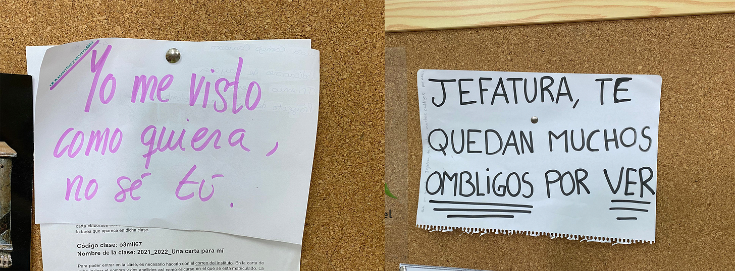 Ejemplos de carteles que algunos alumnos colgaron en el instituto sevillano en el que se pidió a las chicas vestirse de manera "apropiada". Los carteles dicen: Yo me visto como quiera, no sé tú, y jefatura, te quedan muchos ombligos por ver