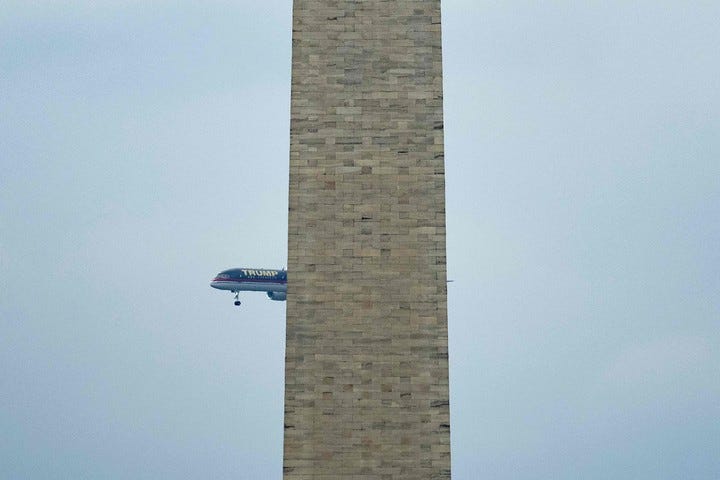 Logan monitorea el tráfico aéreo de Washington DC. Foto AFP Logan monitorea el tráfico aéreo de Washington DC. Foto AFP