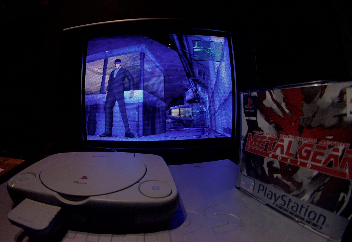 Playing some MGS tonight the way it was meant to be played: CRT/SCART/OG  Hardware : r/metalgearsolid