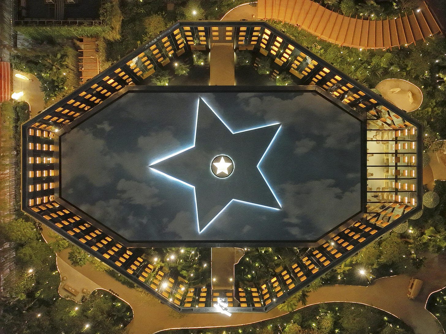 Dior Gold House à Bangkok, une escale extraordinai... - LVMH