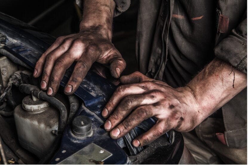 Mechanics hands are difficult to get clean. DU'IT can help remove grease and oil