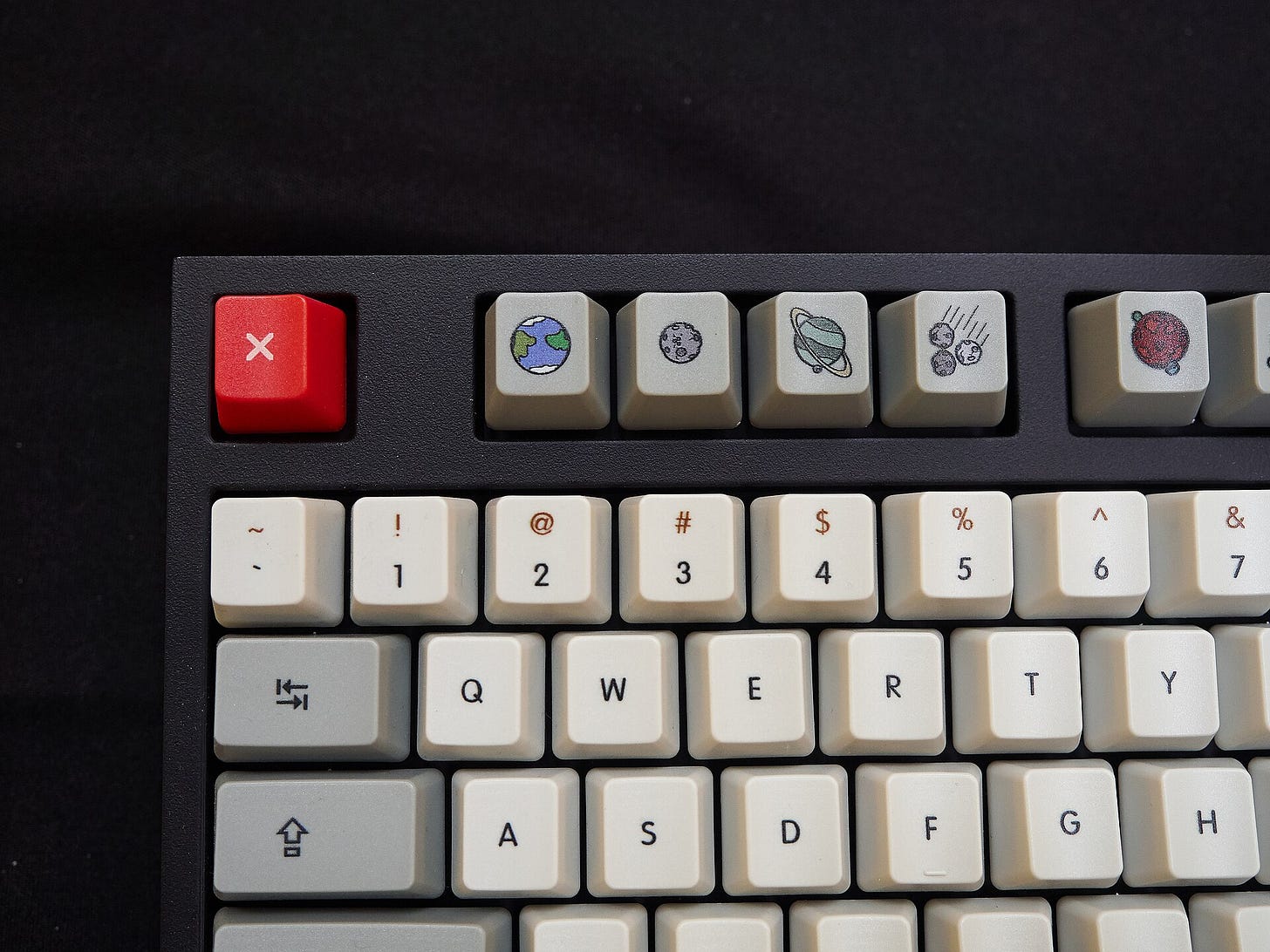 Keith Kahn-Harris — Mechanical keyboard with custom keycaps. Photo by Patrick Breen / CC BY 2.0, via Wikimedia Commons Keith Kahn-Harris — Mechanical keyboard with custom keycaps. Photo by Patrick Breen / CC BY 2.0, via Wikimedia Commons