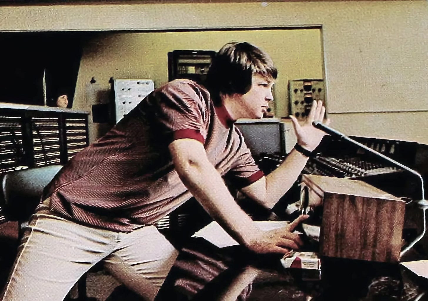 Brian Wilson in the studio (photo in public domain) Brian Wilson in the studio (photo in public domain)
