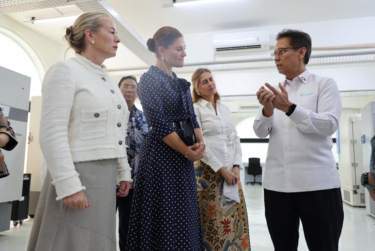 Indonesia’s Health Minister Budi Gunadi Sadikin explains the Eijkman Biomedical and Genome Science Initiatives to Swedish Crown Princess Victoria in Jakarta