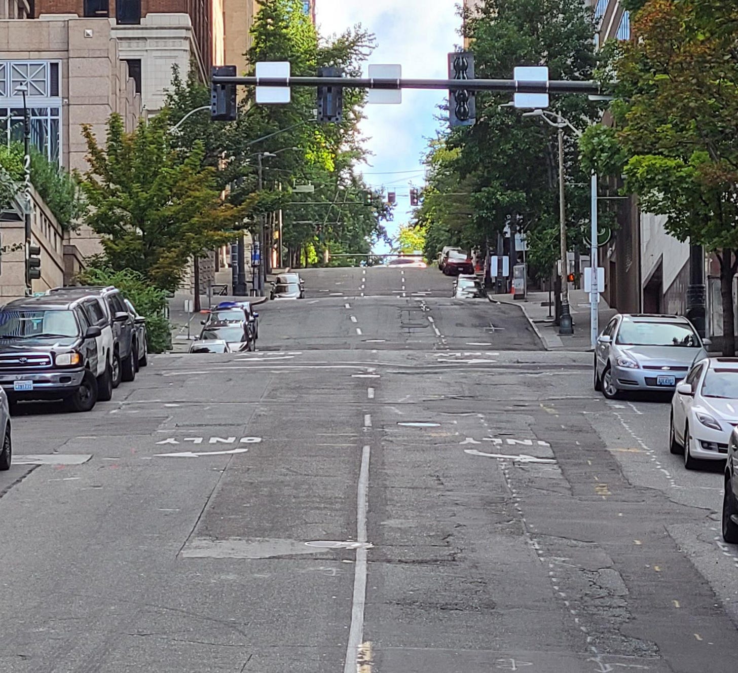 My second attempt at photographing the hills in downtown Seattle : r/Seattle