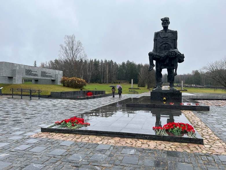 A statue of a person in a park
AI-generated content may be incorrect. A statue of a person in a park
AI-generated content may be incorrect.