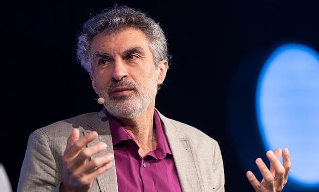 Godfather' of AI is among hundreds of experts calling for urgent action to  prevent the 'potentially catastrophic' risks posed by technology | Daily  Mail Online