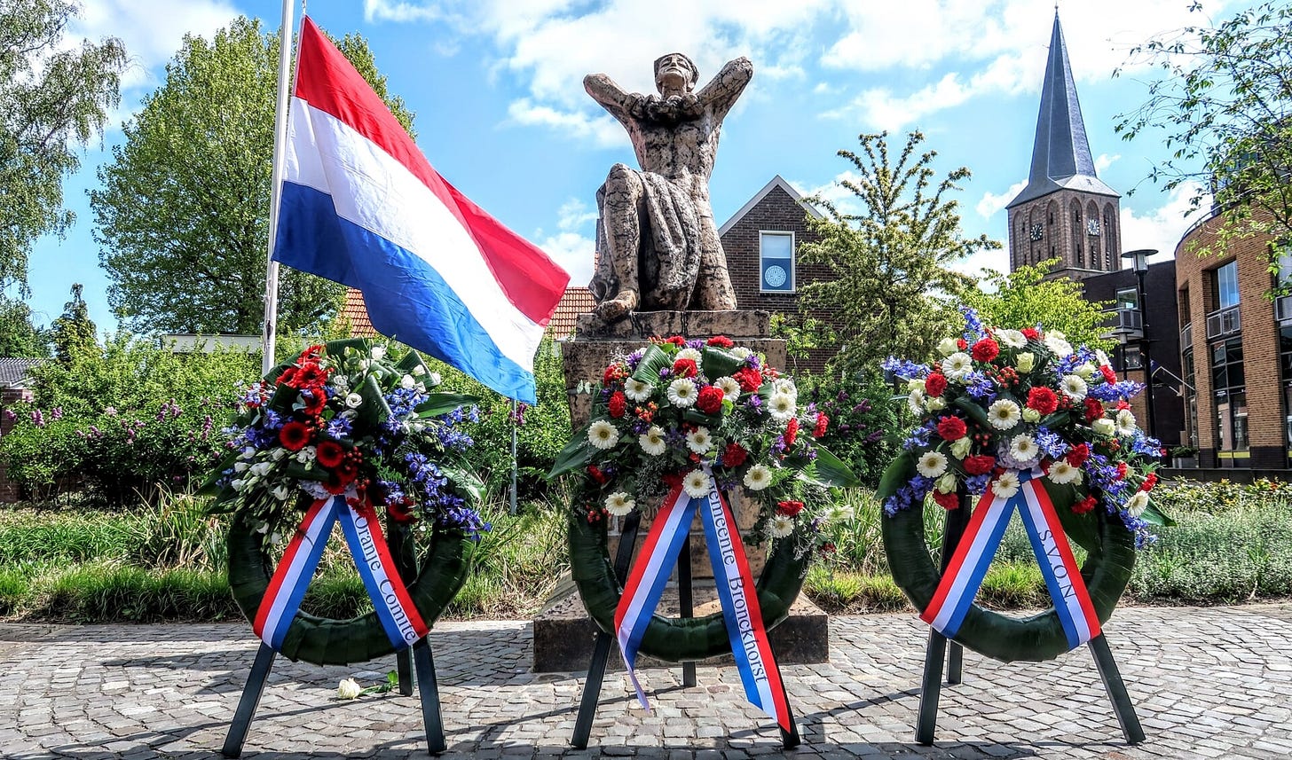 Kransen gelegd op aangepaste herdenkingsdag | Contactmidden.nl