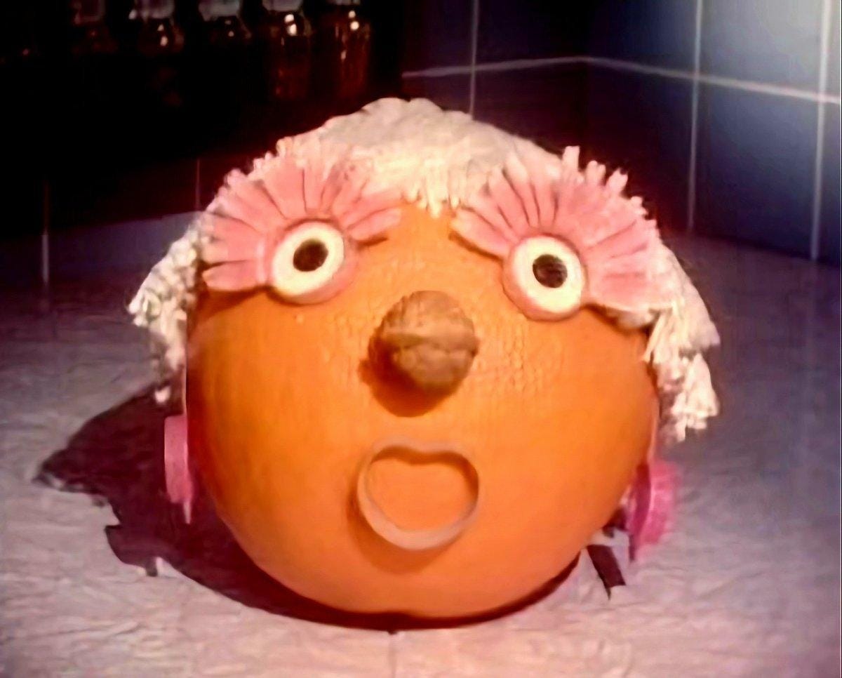 A surreal moment burned into my childhood memories - The stop-motion "Operatic  Orange" (1971) singing "Habanera" from Bizet's Carmen on Sesame Street. For  @RealGDT 🖤 https://t.co/ZEcW92dWC6