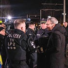 Der Innenminister schaut sich Demos in Gera an