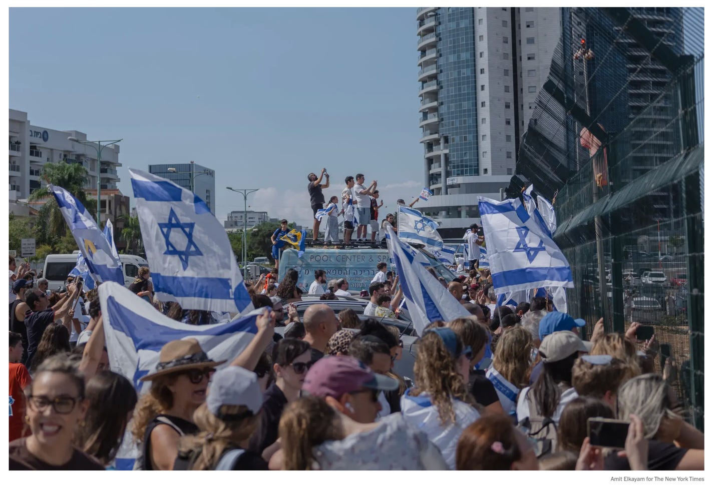A crowd of people holding flags

AI-generated content may be incorrect.