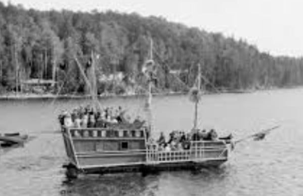 A boat with people on it

AI-generated content may be incorrect.