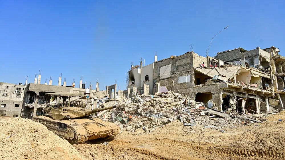 Um tanque Merkava israelense lutando contra o Hamas na cidade de Han Yunus, Gaza; 7 de fevereiro de 2024. Shutterstock