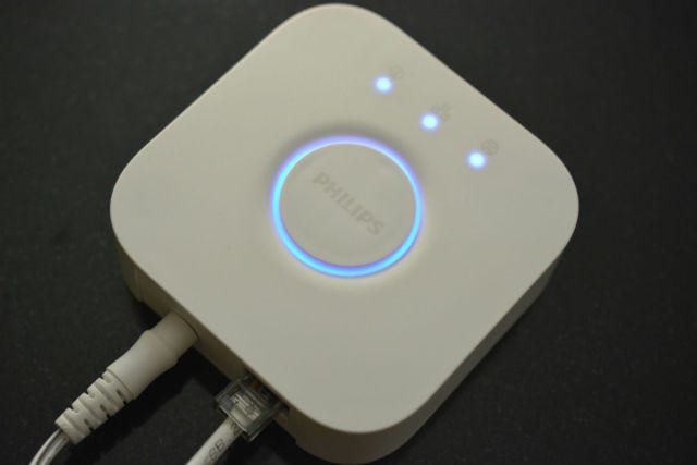 New Philips Hue bridge works with HomeKit, lets Siri control lights | Ars  Technica