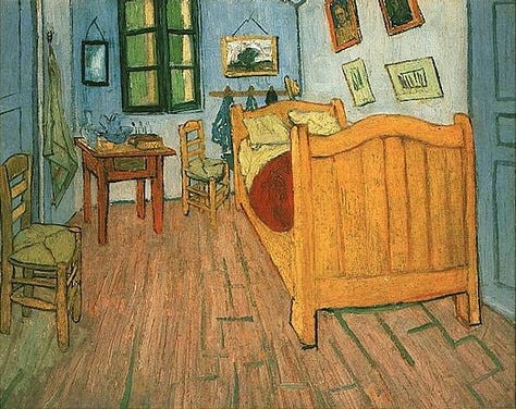 Grade com três versões do "quarto de Van Gogh" A imagem é a pintura a óleo sobre tela intitulada "O Quarto em Arles" (Bedroom in Arles), criada pelo artista pós-impressionista Vincent van Gogh. A obra retrata o quarto do próprio artista na Casa Amarela, em Arles, na França.  O quarto contém móveis simples e rústicos, incluindo uma cama de madeira com uma colcha escarlate e travesseiros verde-limão claro, duas cadeiras de palha amarelas, e uma pequena mesa com um lavatório e garrafas.  As paredes tem cor azul arroxeada. O chão tem um tecido xadrez, e a janela tem uma moldura verde.   Vários itens decoram as paredes, incluindo um espelho e várias pinturas menores, algumas das quais são retratos de amigos de Van Gogh. 