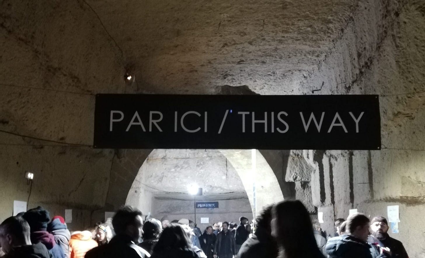 How to survive La Dive Bouteille - Par Ici Sign - Photo (C) Simon J Woolf
