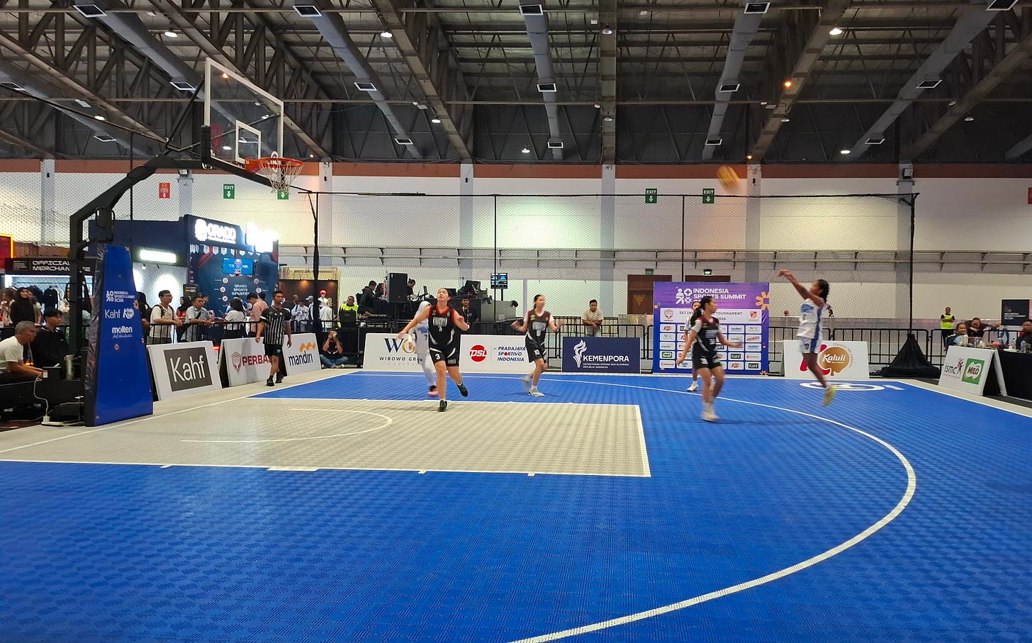 A 3-on-3 mini basketball tournament is showcased for visitors at the Indonesia Sports Summit 2026 at the Jakarta International Convention Center A 3-on-3 mini basketball tournament is showcased for visitors at the Indonesia Sports Summit 2026 at the Jakarta International Convention Center