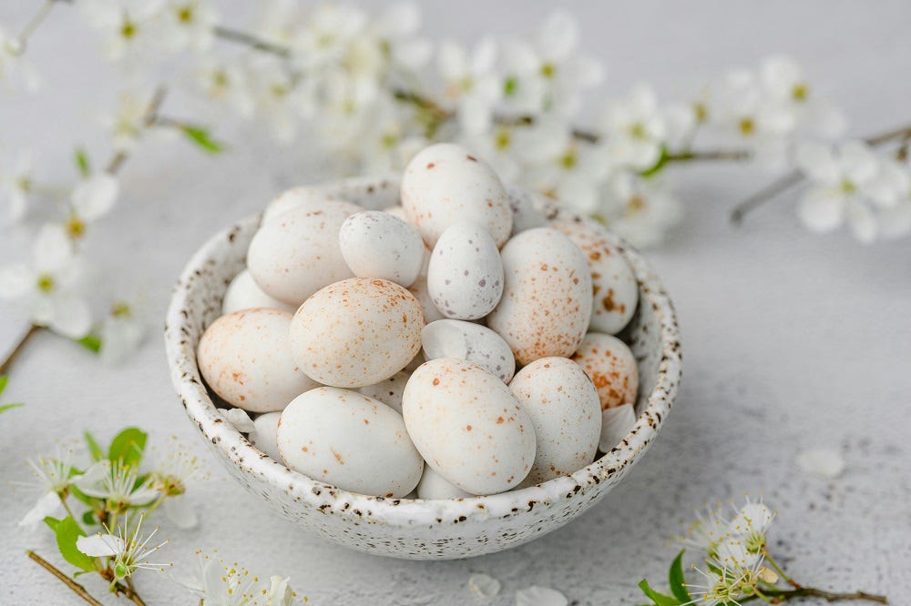 A bowl of speckled white eggs