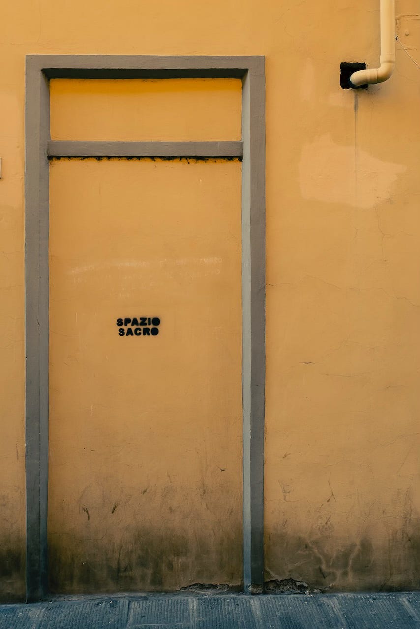 Words on walls: spazio sacro (sacred space)