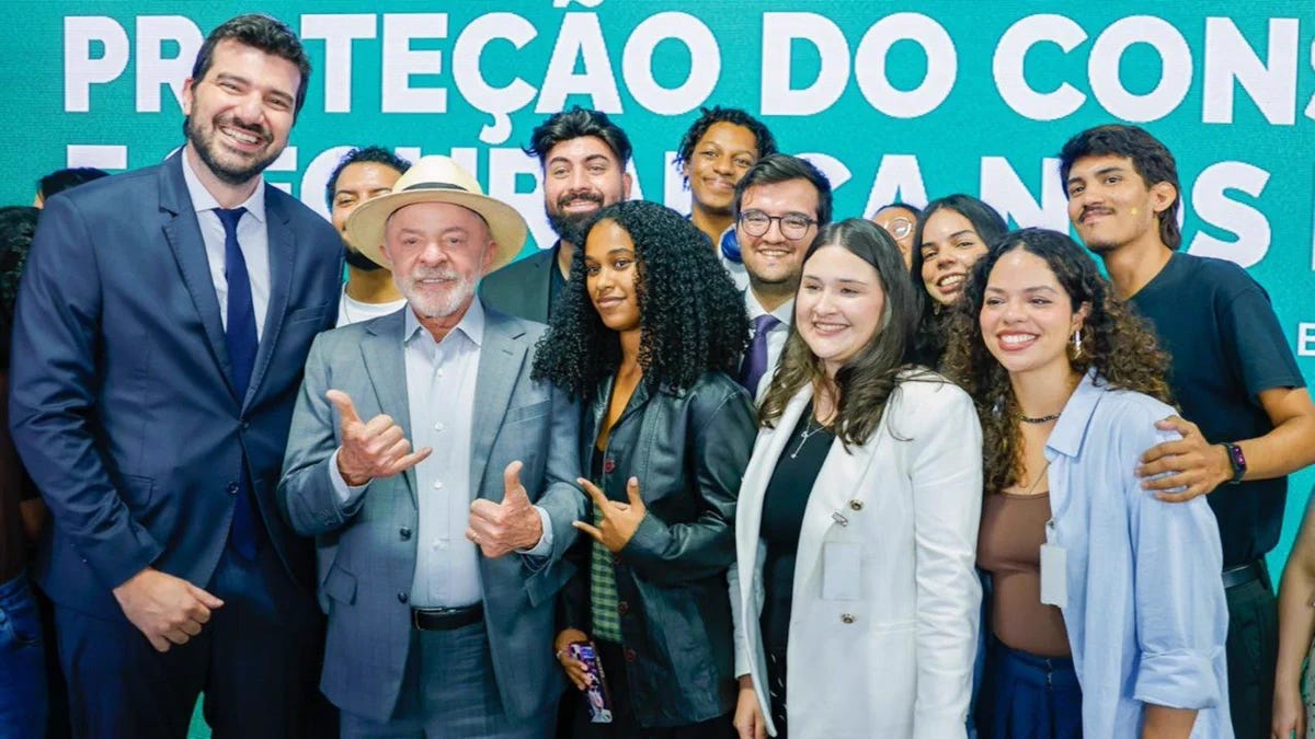 José Guimarães on X: "Presidente @LulaOficial sempre com os fandoms! 🤙 Lula recebeu hoje representantes de fã-clubes da Taylor Swift, BTS, BLACKPINK, Jonas Brothers, Ariana Grande, Lady Gaga, Harry Styles, Justin Bieber, José Guimarães on X: "Presidente @LulaOficial sempre com os fandoms! 🤙 Lula recebeu hoje representantes de fã-clubes da Taylor Swift, BTS, BLACKPINK, Jonas Brothers, Ariana Grande, Lady Gaga, Harry Styles, Justin Bieber,
