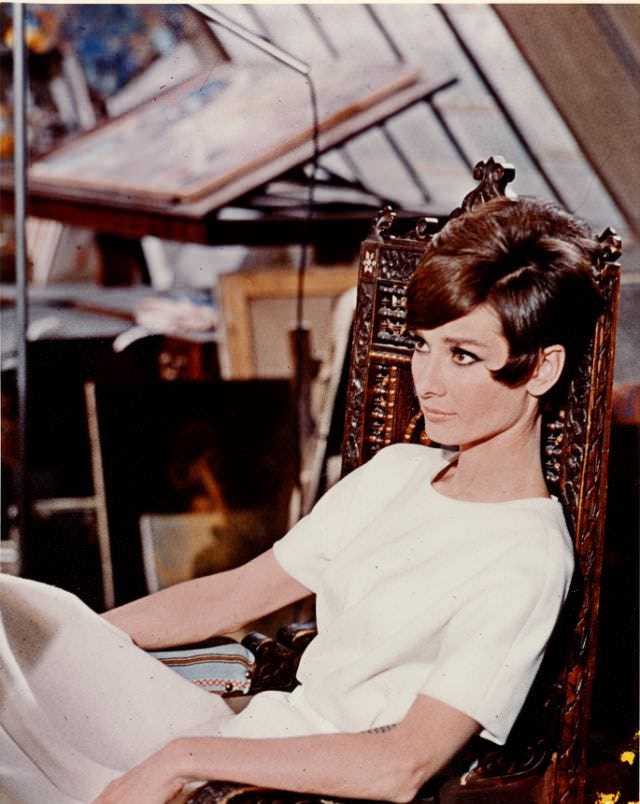 Gorgeous Photos of Audrey Hepburn in Stunning Costumes from the Movie 'How  to Steal a Million (1966)'