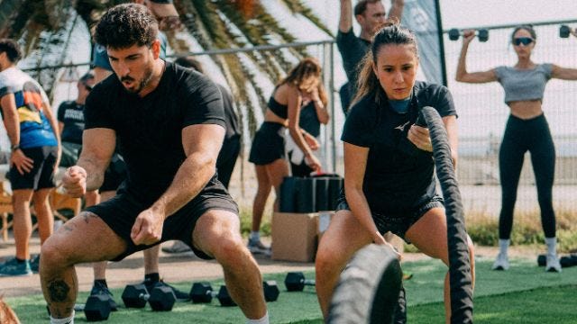 People exercising at an Urban Sports Club partner venue. People exercising at an Urban Sports Club partner venue.