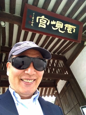 A person wearing sunglasses and a hat
AI-generated content may be incorrect. A person wearing sunglasses and a hat
AI-generated content may be incorrect.