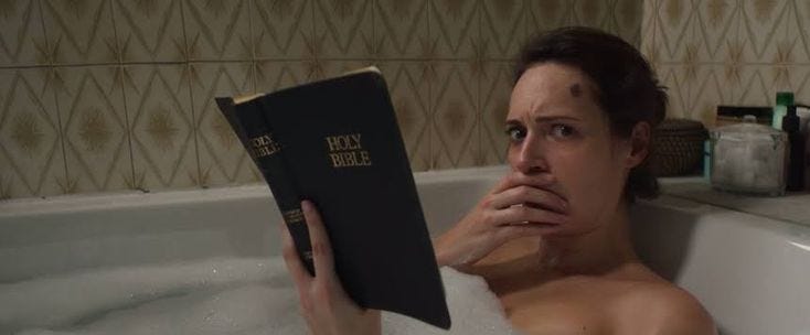 This contains: fleabag Reading the Bible holy bible lendo a Bíblia biblia lendo se espatando