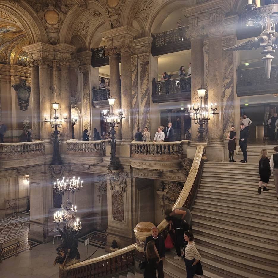A group of people in a building

AI-generated content may be incorrect.