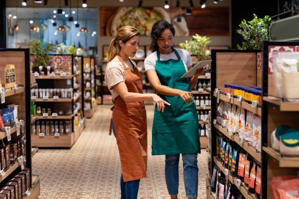 Business manager training a new retail clerk at a supermarket Latin American business manager training a new retail clerk at a supermarket - new job concepts retail employees stock pictures, royalty-free photos & images Business manager training a new retail clerk at a supermarket Latin American business manager training a new retail clerk at a supermarket - new job concepts retail employees stock pictures, royalty-free photos & images
