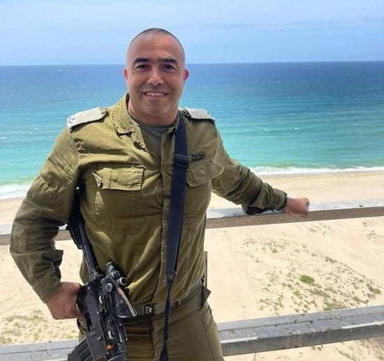 No photo description available.