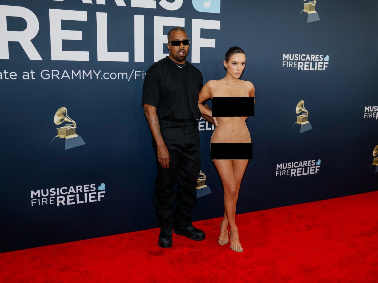 Kanye West defende nudez da esposa: 'Inteligente... | VEJA