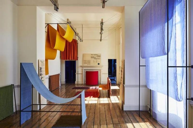 Fotografía de la exhibición "El hogar vestido"