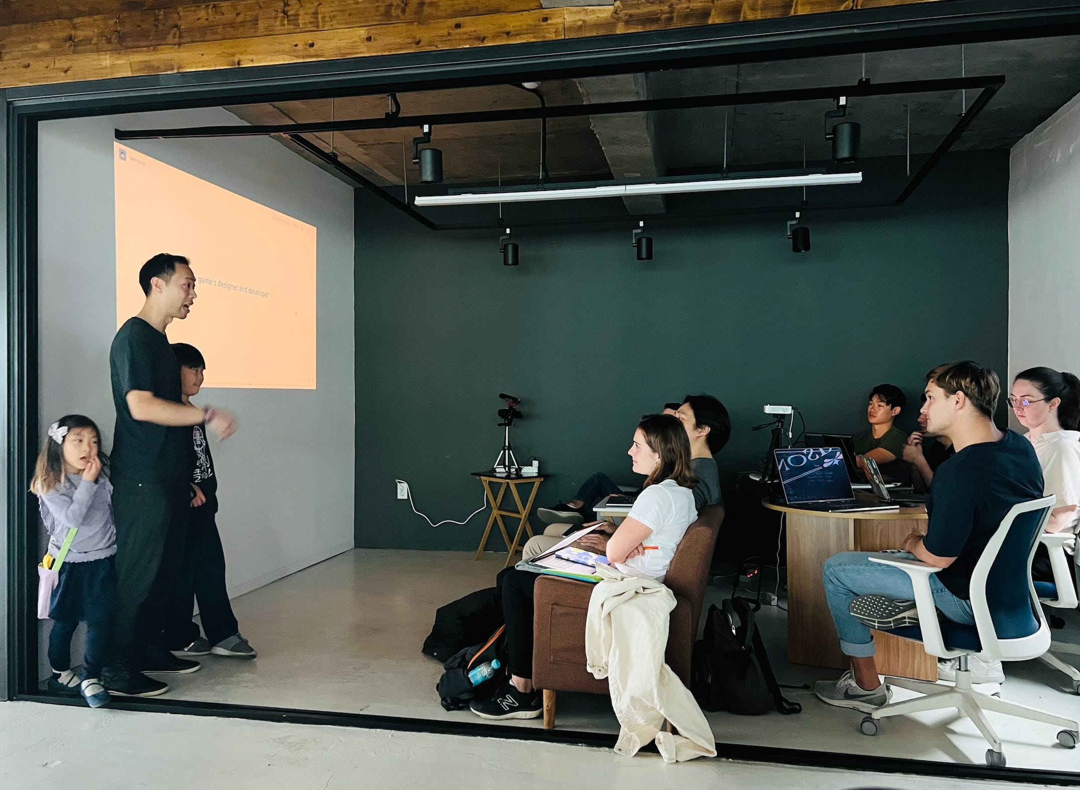 An Article and an AI Class - by Sam and Clare Sung, image size:2150x1572