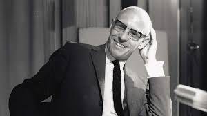 El filósofo Michel Foucault reflexiona sobre qué significa ejercer el poder  - Cultura Inquieta