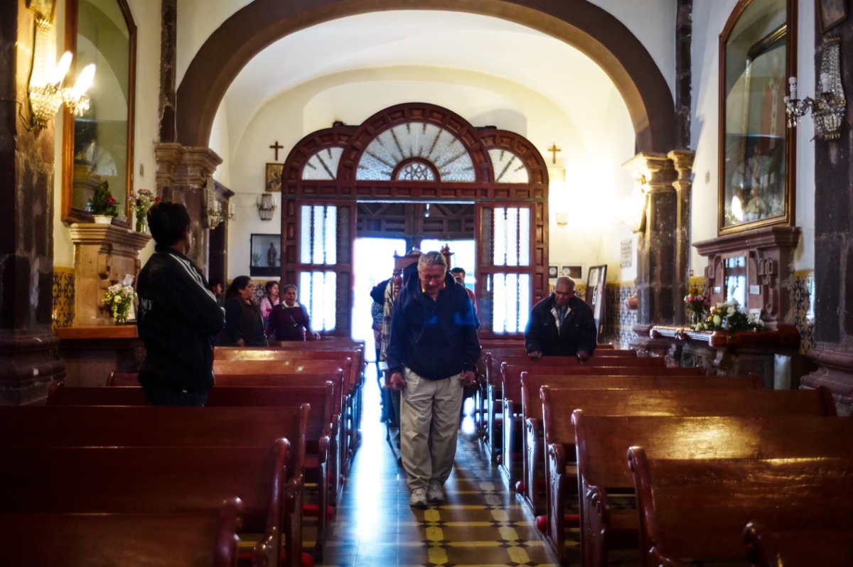Carrying the San Nicolasito statue