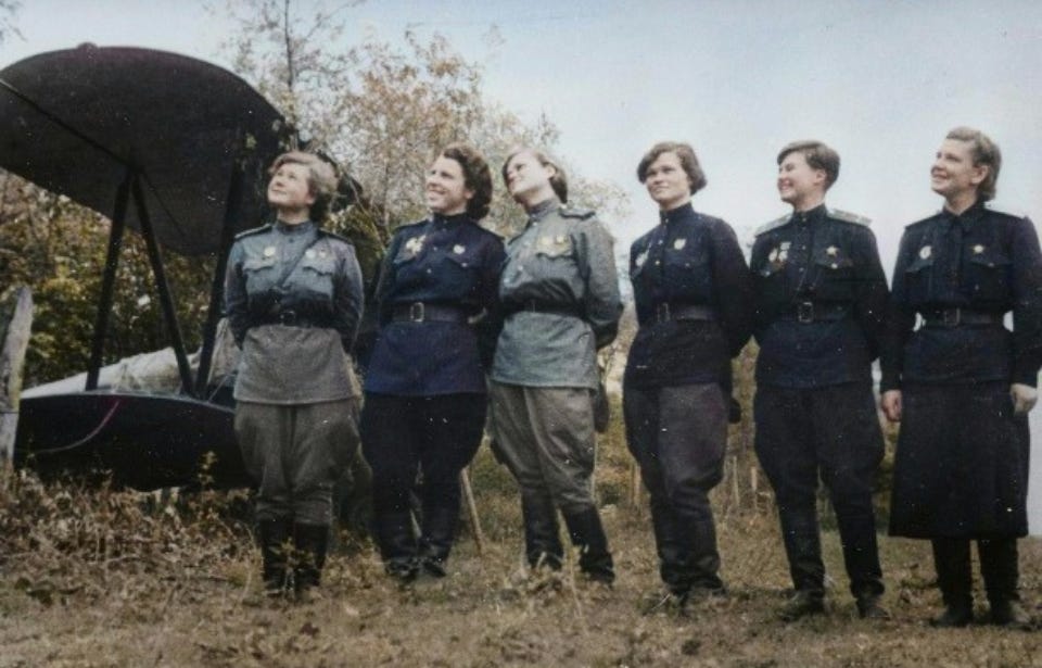 Photo Credit: Sergey G / Wikimedia Commons CC BY 2.0 (Colorized by Palette.fm) Photo Credit: Sergey G / Wikimedia Commons CC BY 2.0 (Colorized by Palette.fm)