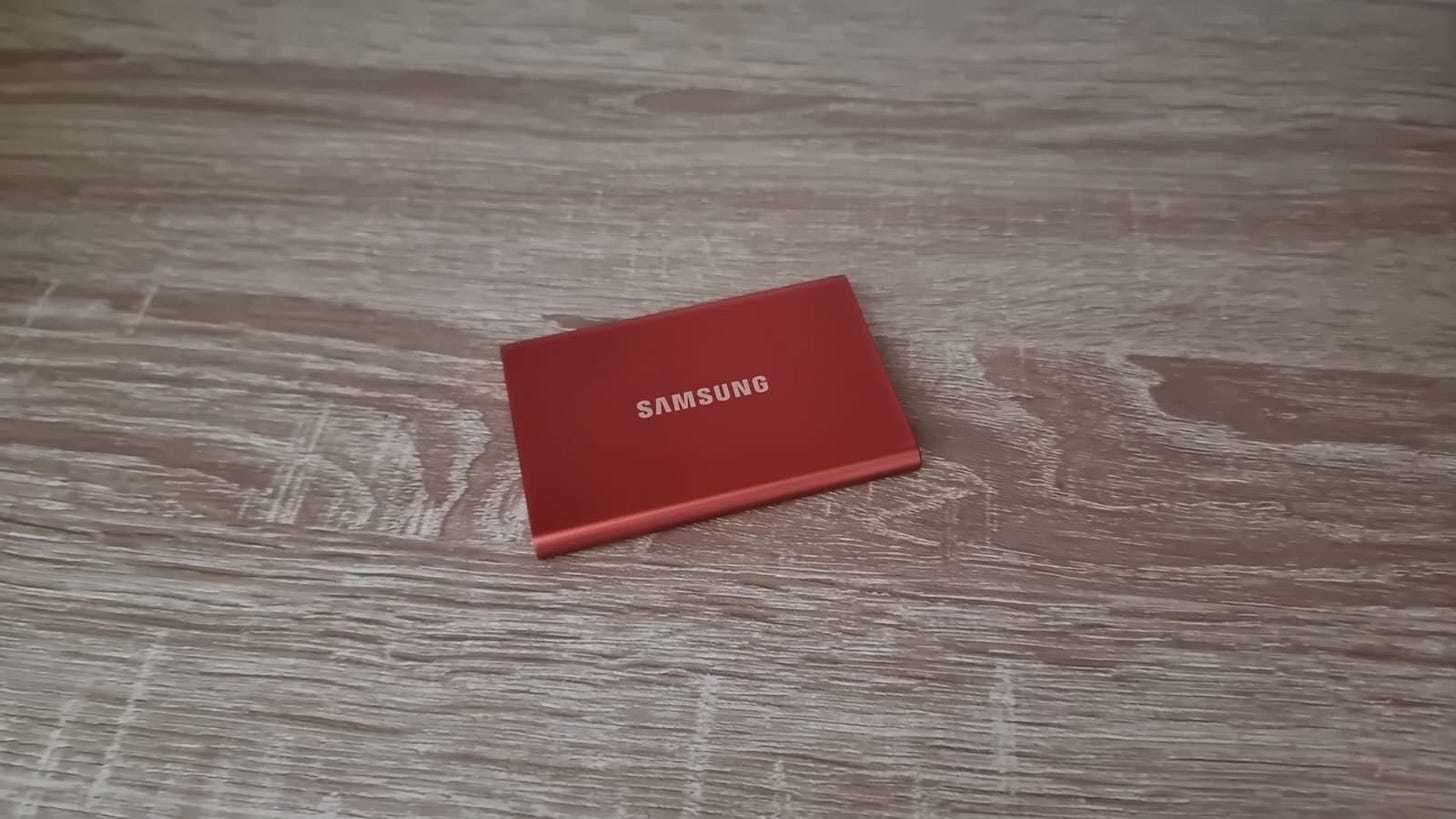 Samsung T5 Portable SSD in red Samsung T5 Portable SSD in red