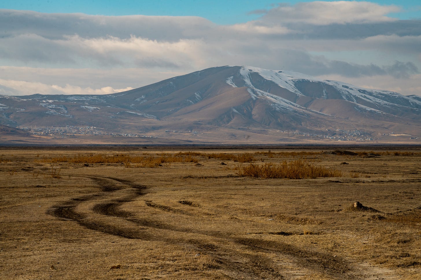 Eastern Turkey Türkiye Caldiran plain Iran border plain barren empty silence travel writing writer vanlife van camper story stories on the road