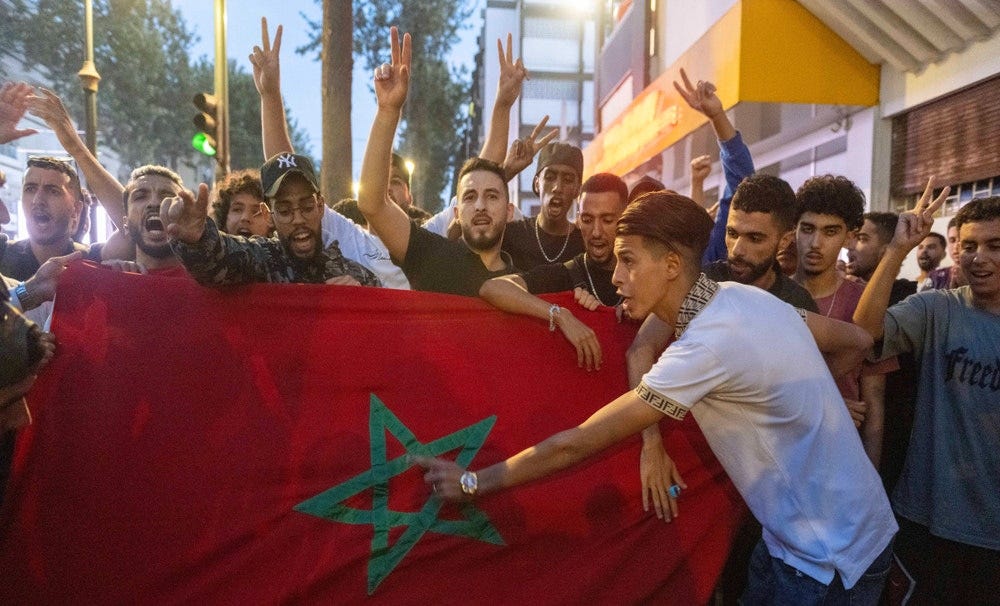 Jóvenes marroquíes se manifiestan por reformas en los sectores de la salud y la educación en Rabat, Marruecos, este 2 de octubre.