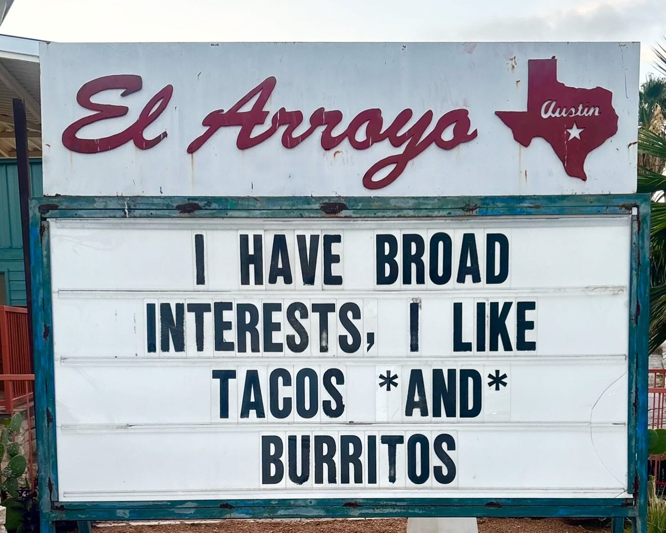 Photo by El Arroyo on June 27, 2025. Kan een afbeelding zijn van burrito en de tekst 'Custin stin Cu El Arroyo I HAVE BROAD INTERESTS, I LIKE TACOS AND BURRITOS'.